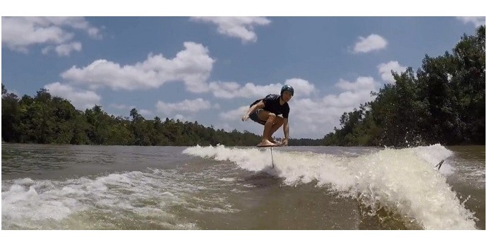 Read more about the article Video Wake Foil WILD CARVING